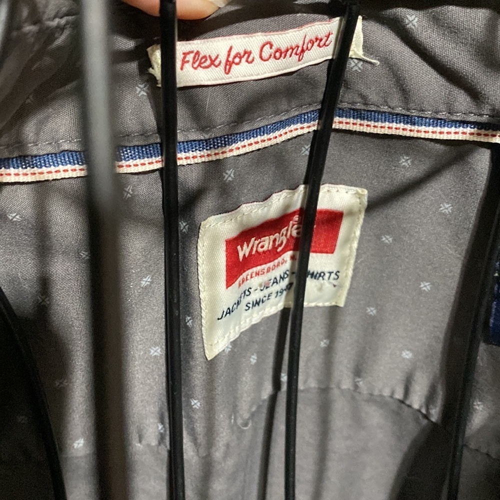 Wrangler button up shirt​​​​ - Picture 3 of 7